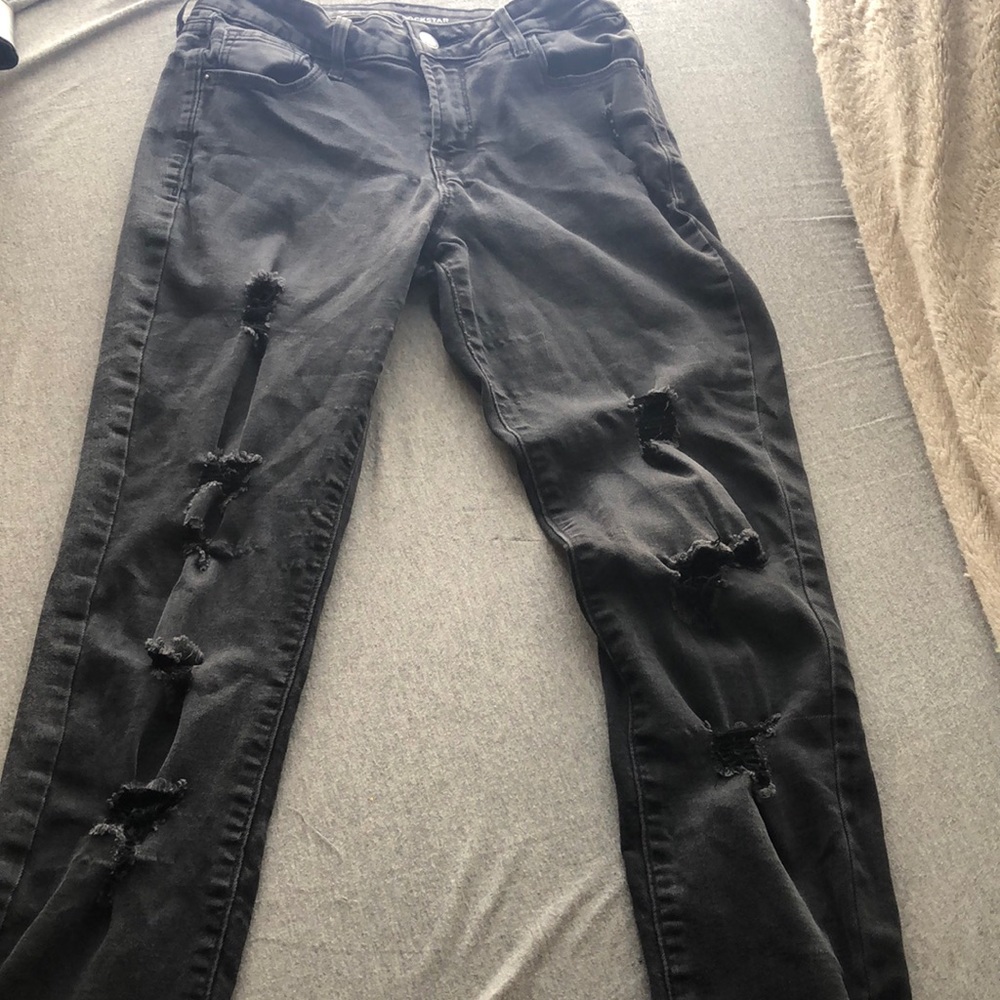Mid rise old navy black jeans size 4 in good condition lmk if your interested !!